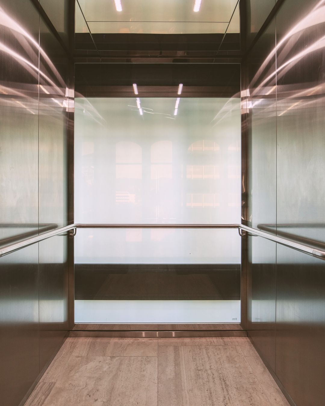 Switchable privacy glass in an elevator turned off